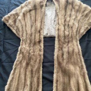 Vintage fur wrap/shawl/cape no rips or tears in lining or on coat